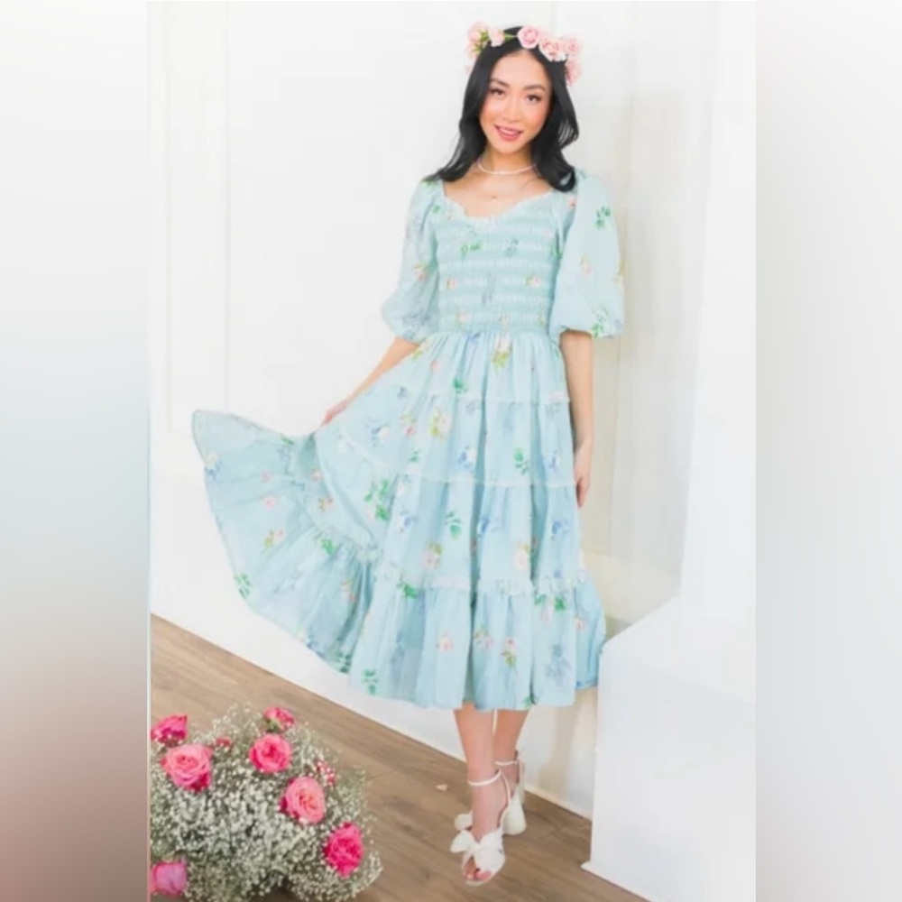 IVY CITY CO ROSELYN MIDI DRESS IN BLUE FLORAL SIZE L. BLUE ONLY AVAILABLE.